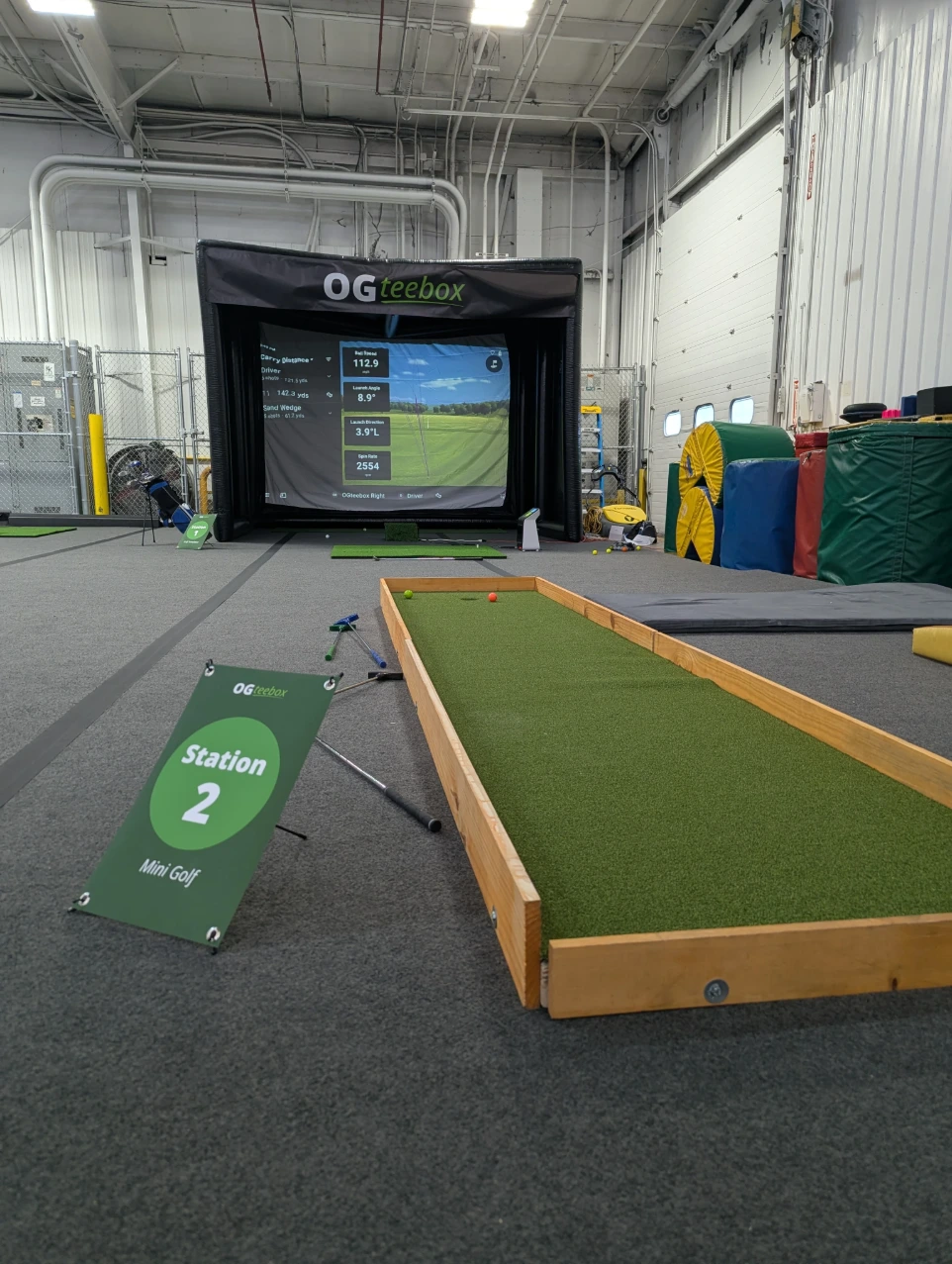 OGteebox mini golf and golf simulator